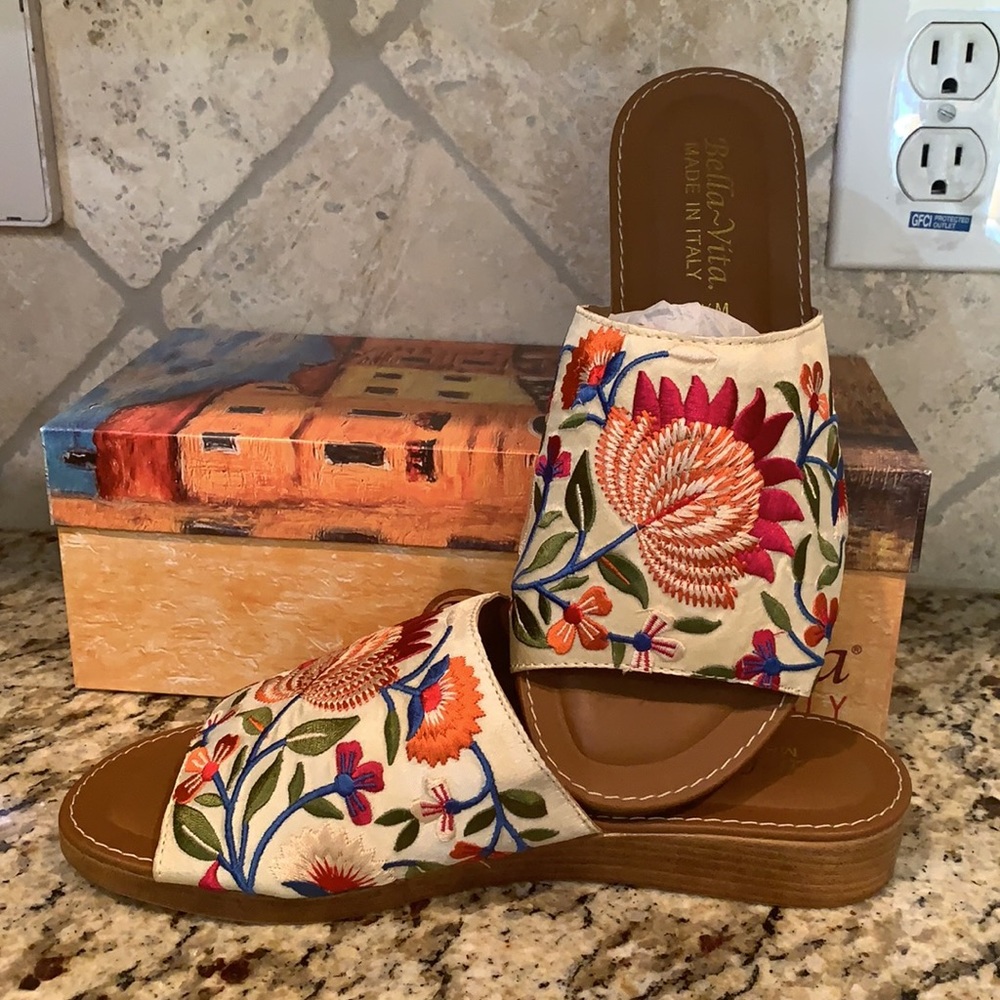 Bella Vita embroidered shoes - Picture 2 of 6